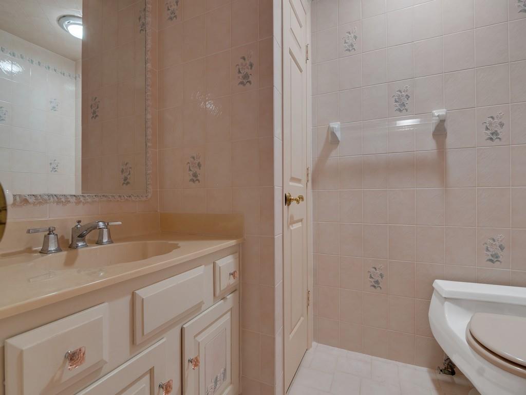 Victoria Condo - Residential