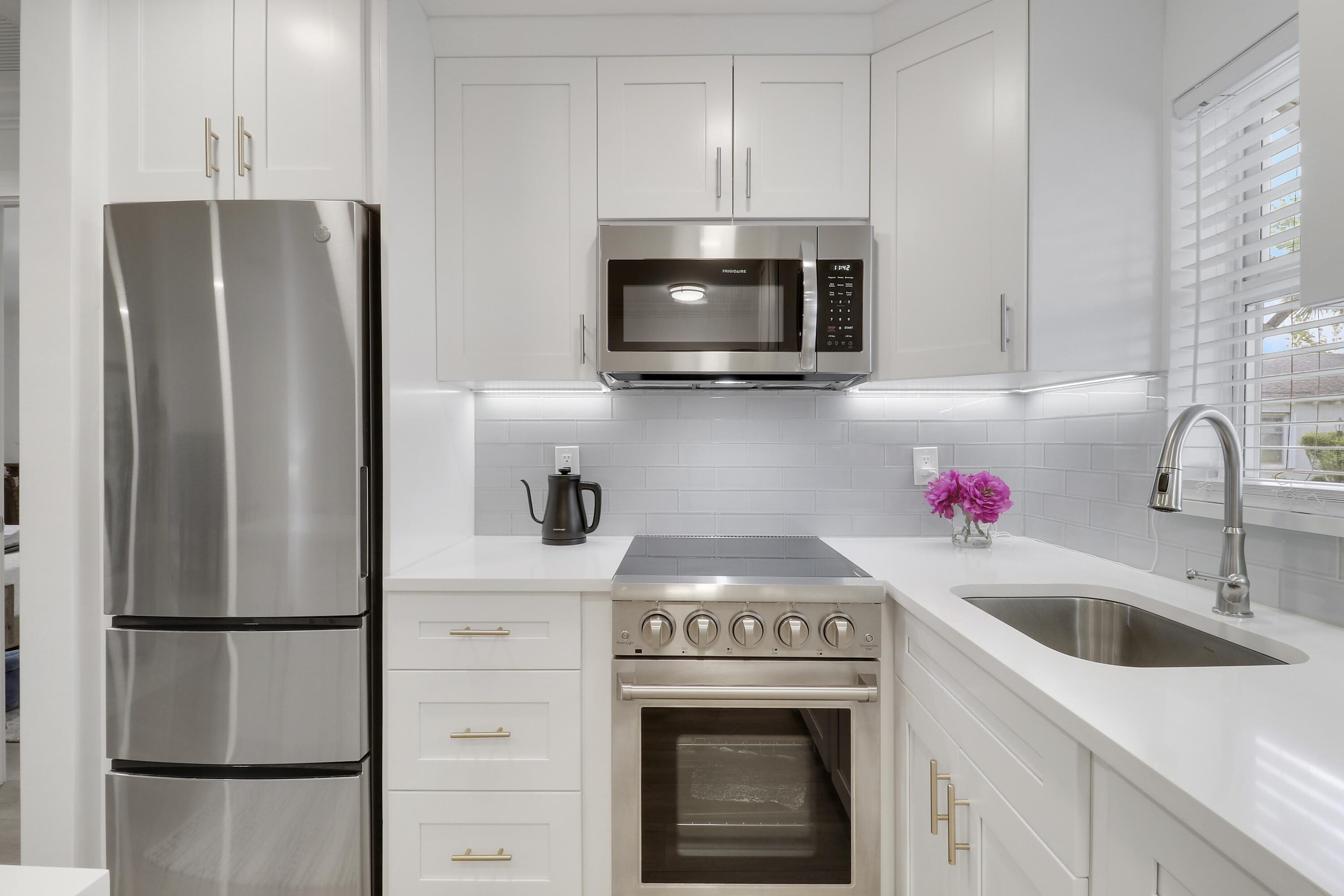 MERIDIAN CONDO 1 - Residential