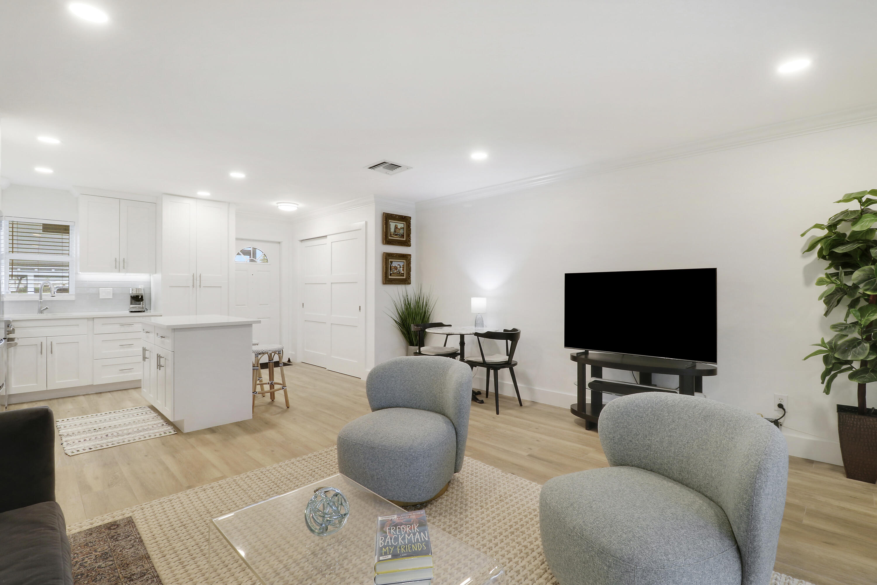 MERIDIAN CONDO 1 - Residential