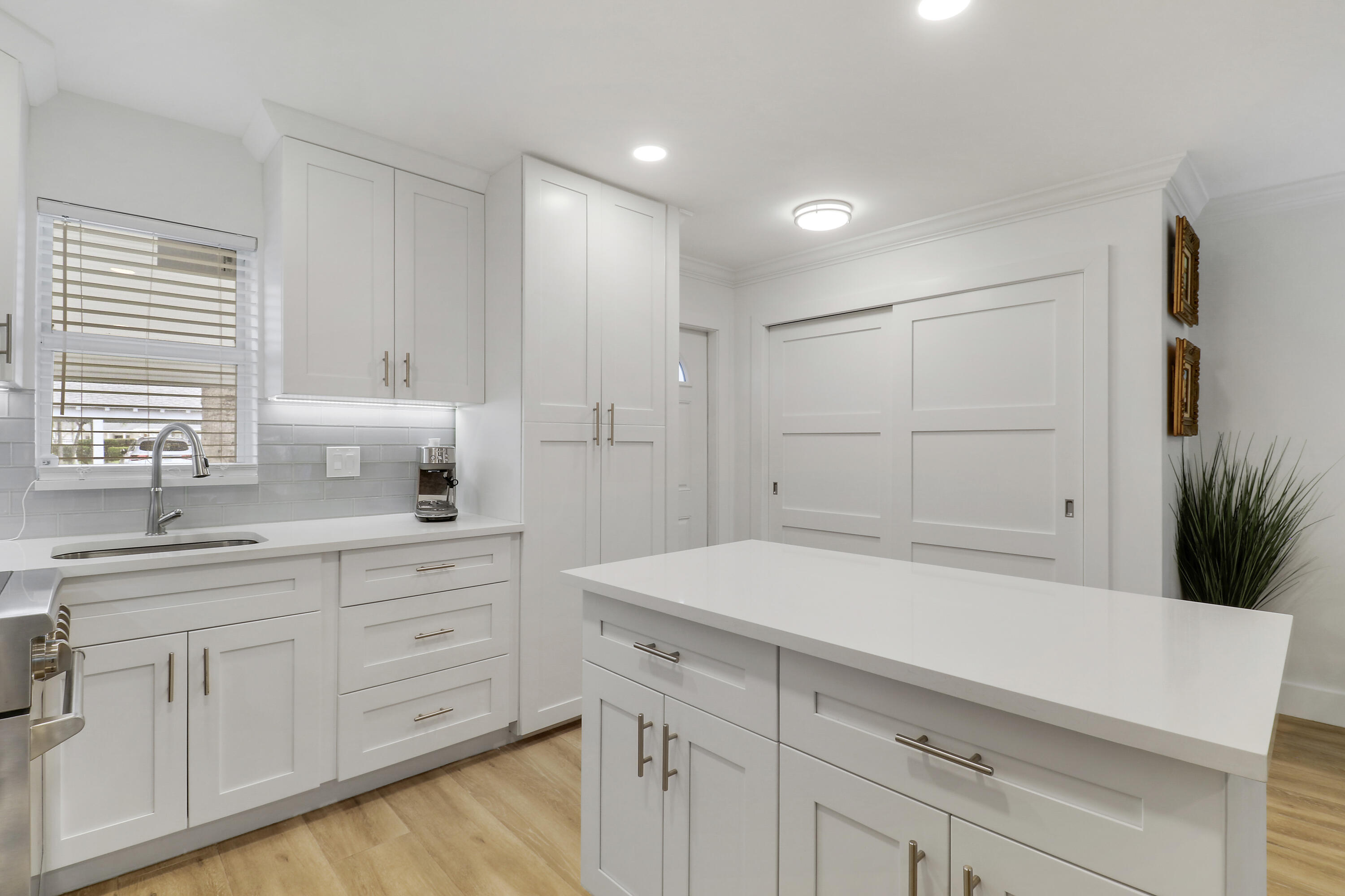 MERIDIAN CONDO 1 - Residential