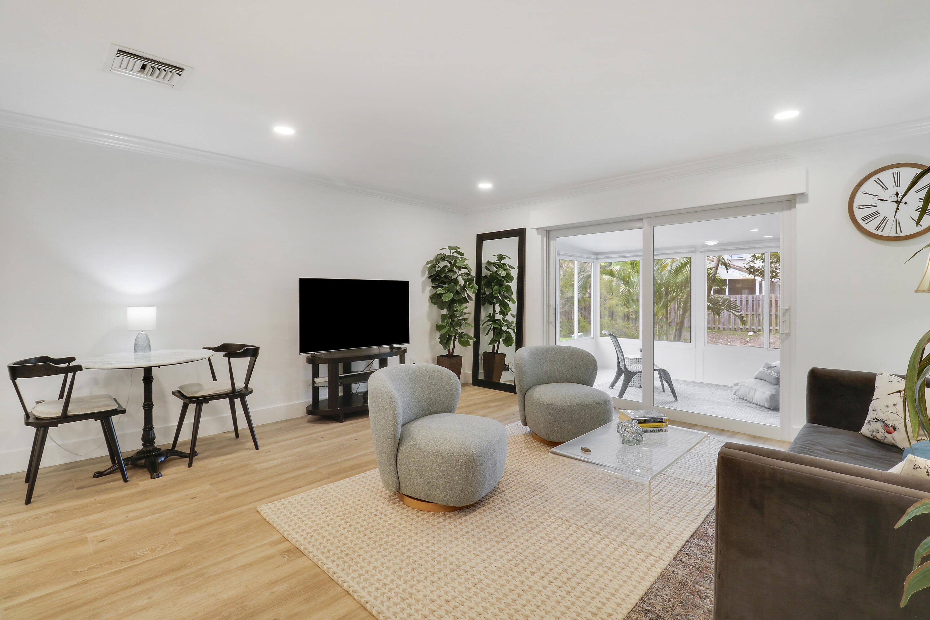 MERIDIAN CONDO 1 - Residential