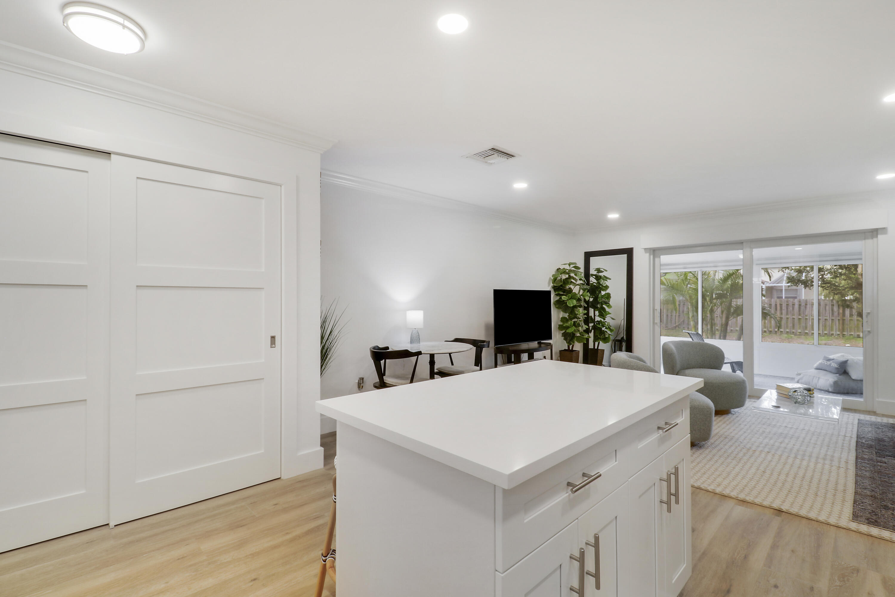 MERIDIAN CONDO 1 - Residential