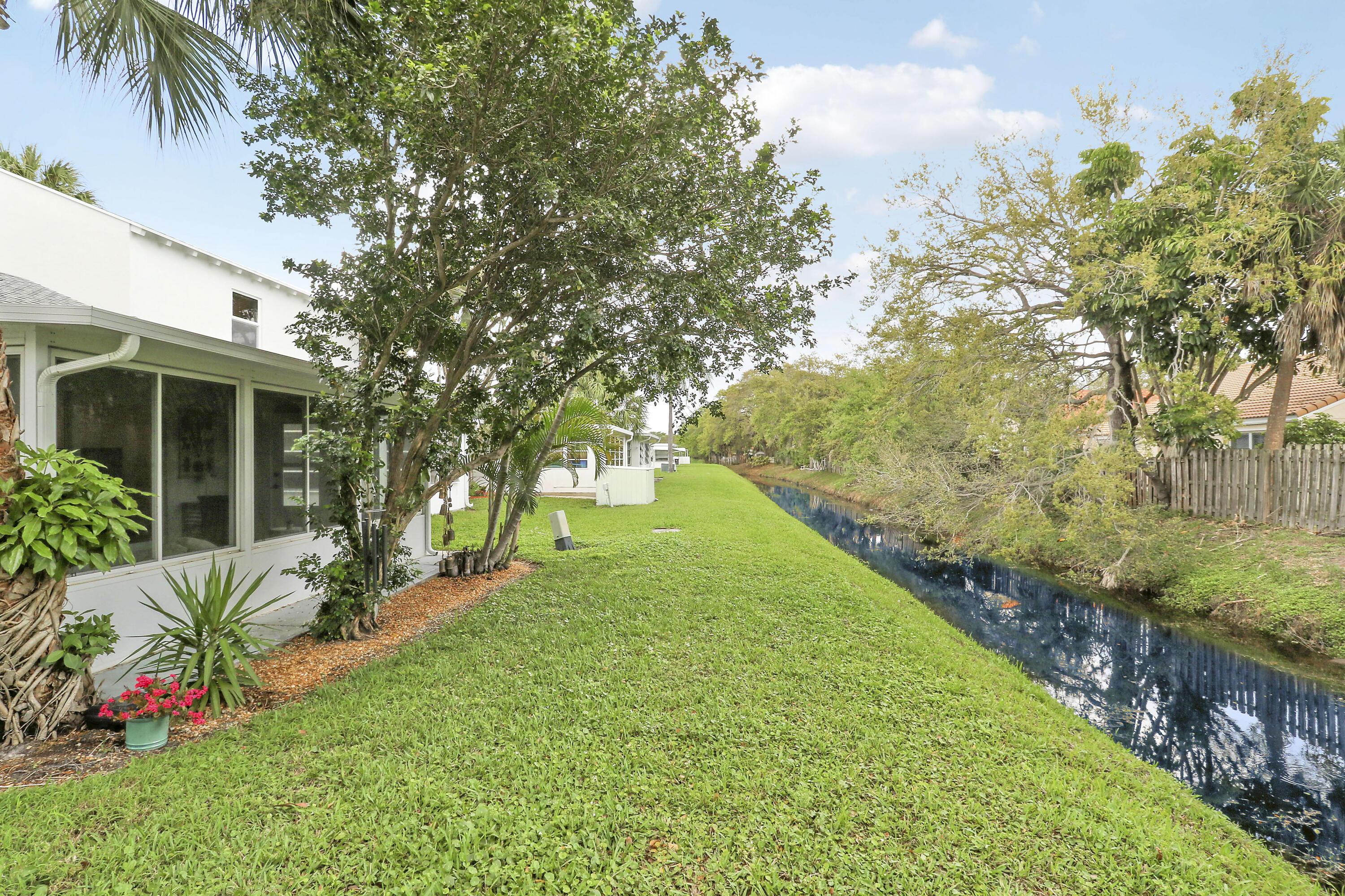 MERIDIAN CONDO 1 - Residential