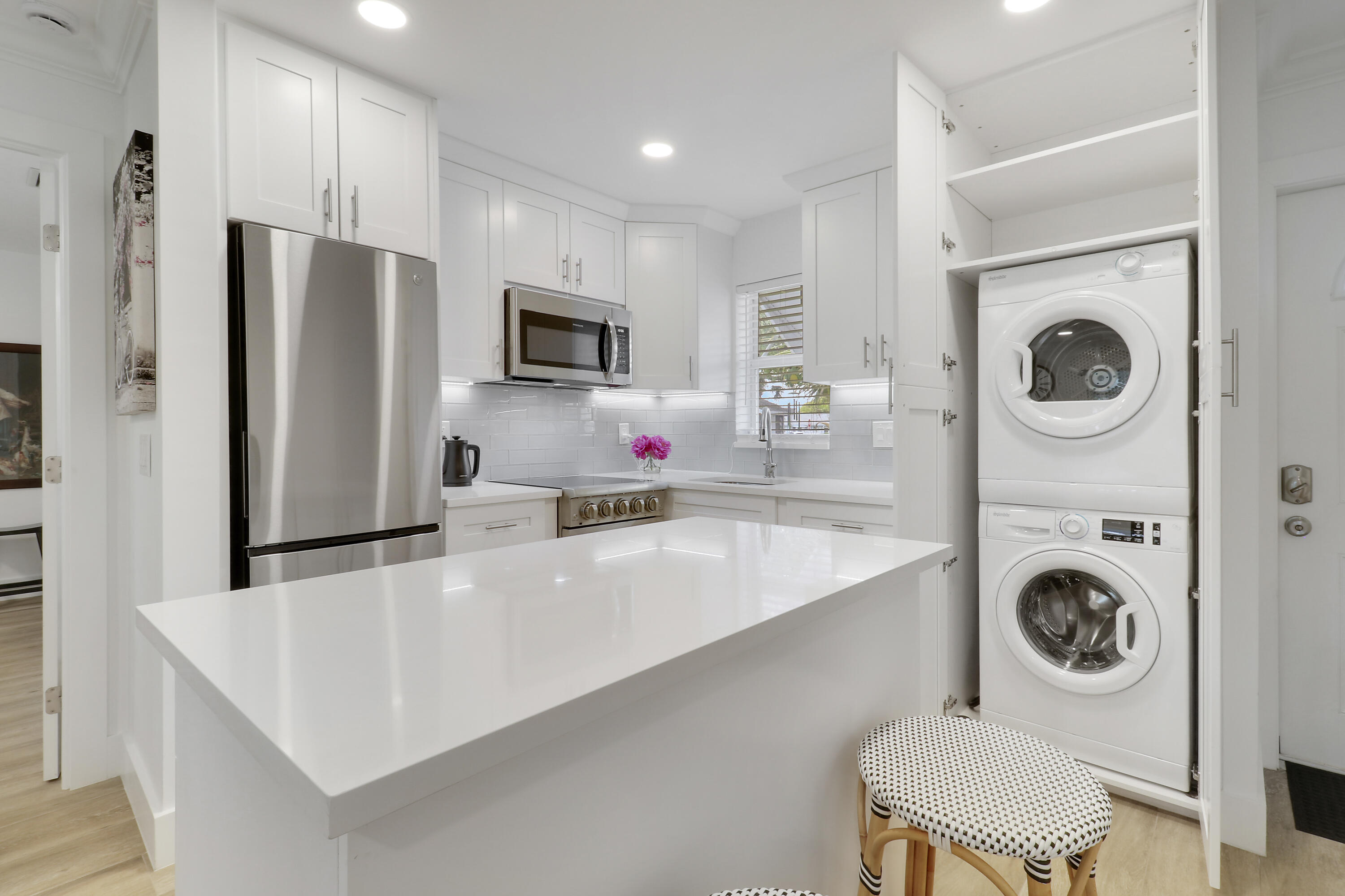 MERIDIAN CONDO 1 - Residential