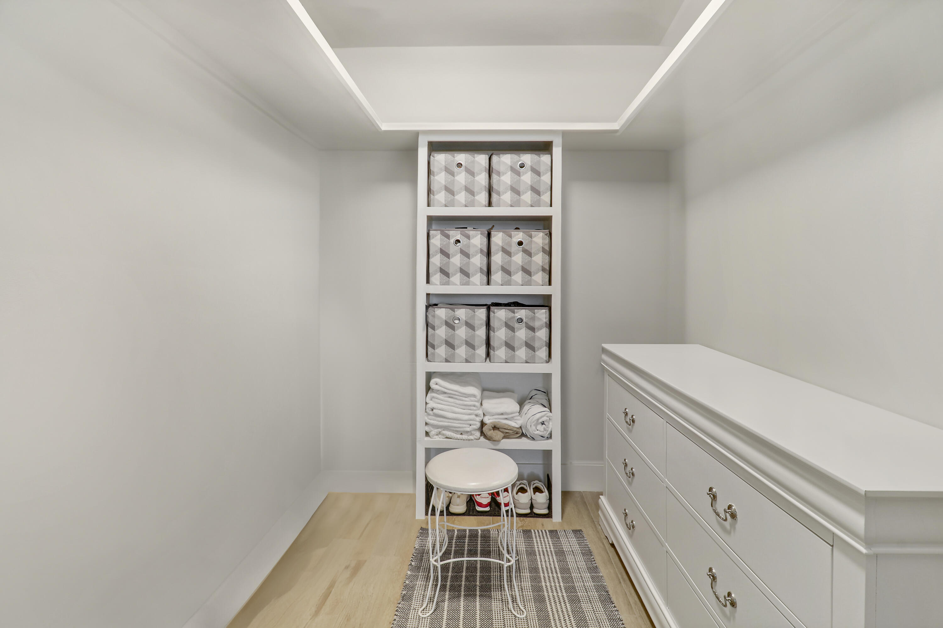 MERIDIAN CONDO 1 - Residential