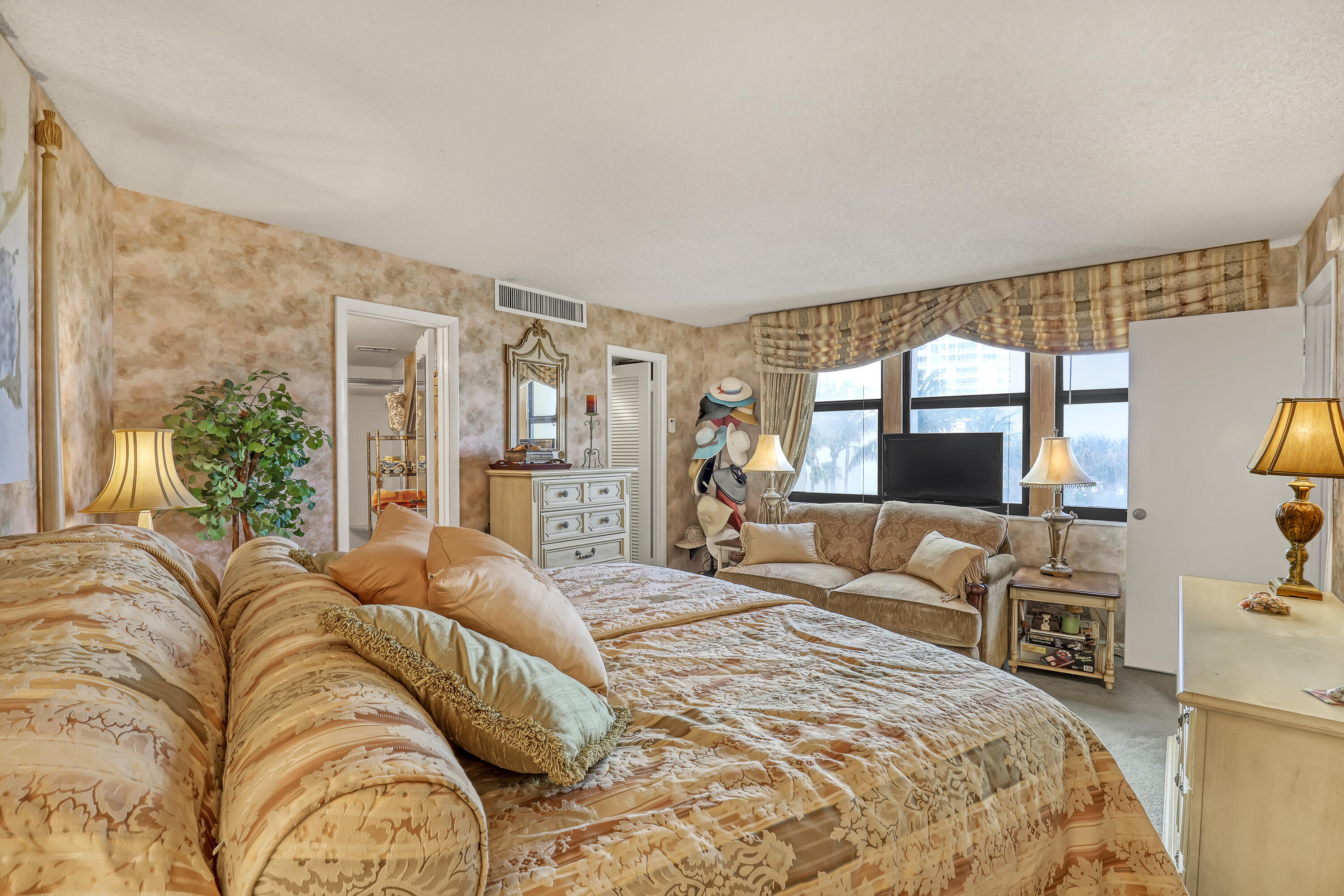 PHOENIX TOWERS CONDOMINIUMS - Residential Lease