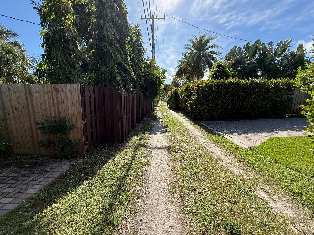 LAKE WORTH TOWN OF - Residential Lease