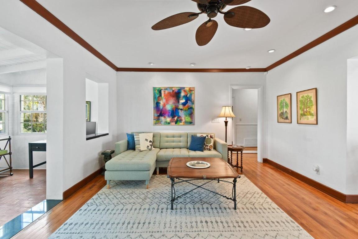 LAKE WORTH TOWN OF - Residential Lease