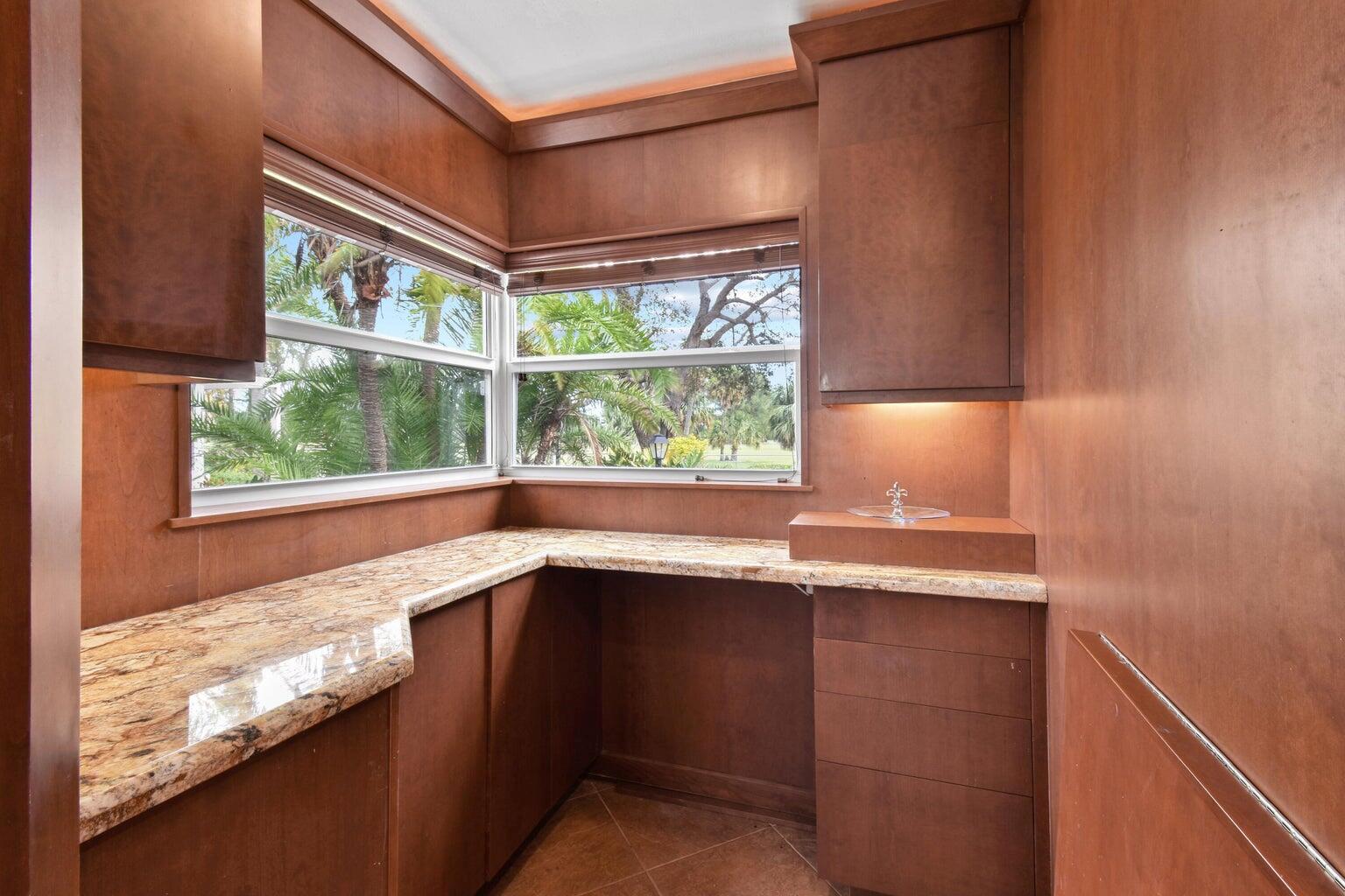 LAKE WORTH TOWN OF - Residential Lease