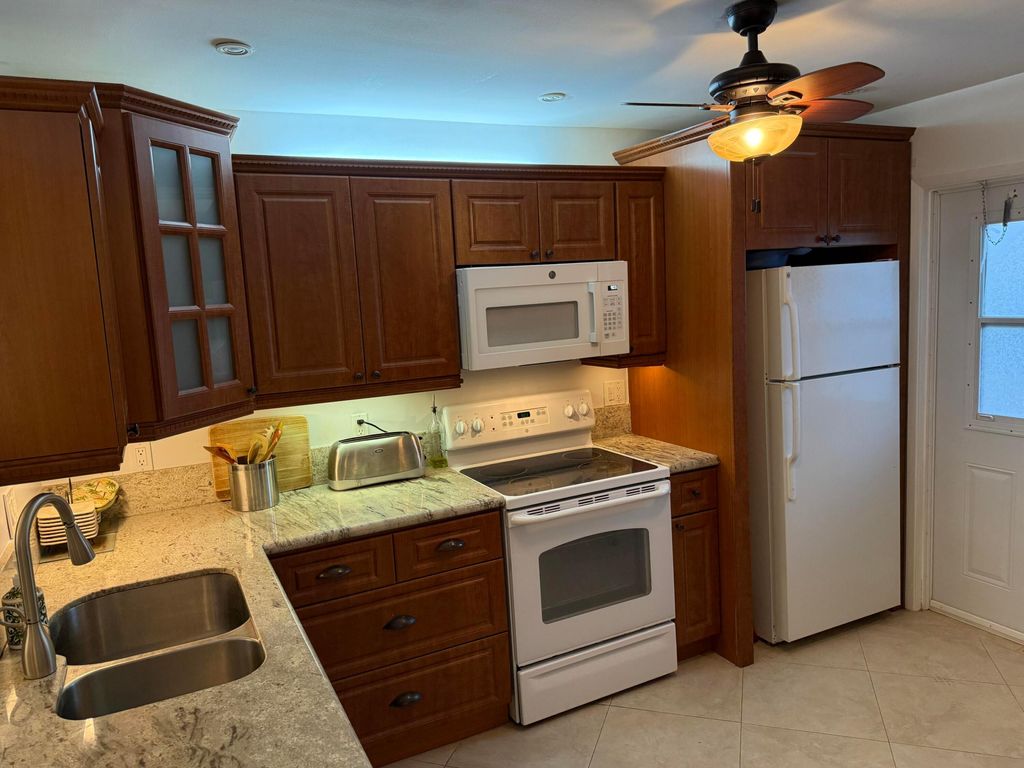 Photo of 300 NE 14th Avenue #411, Hallandale Beach, FL 33009 (MLS # B26005462)