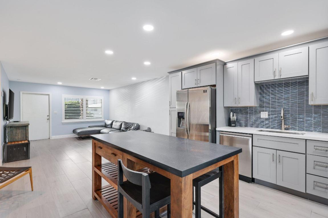 SANTA BARBARA SHORES REPLAT - Residential Income