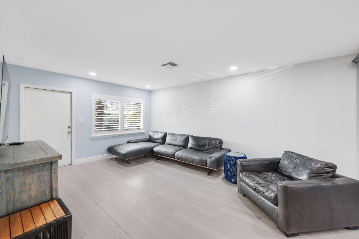 SANTA BARBARA SHORES REPLAT - Residential Income