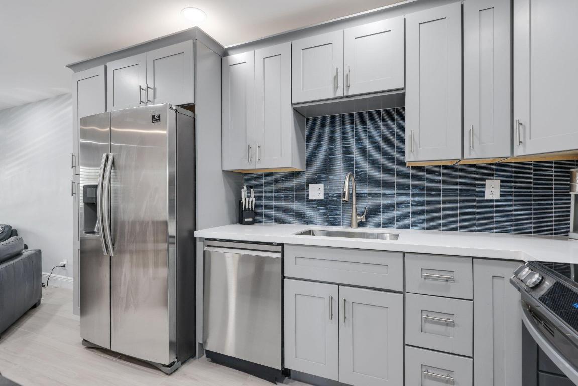 SANTA BARBARA SHORES REPLAT - Residential Income