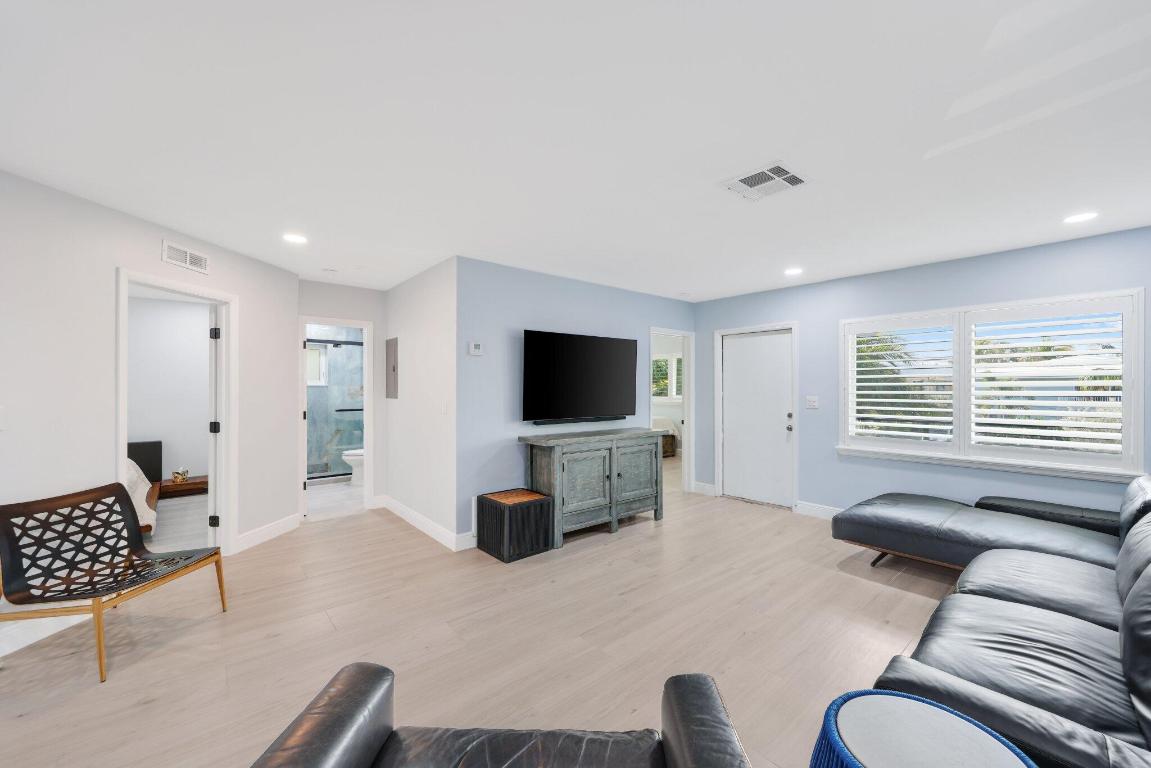 SANTA BARBARA SHORES REPLAT - Residential Income