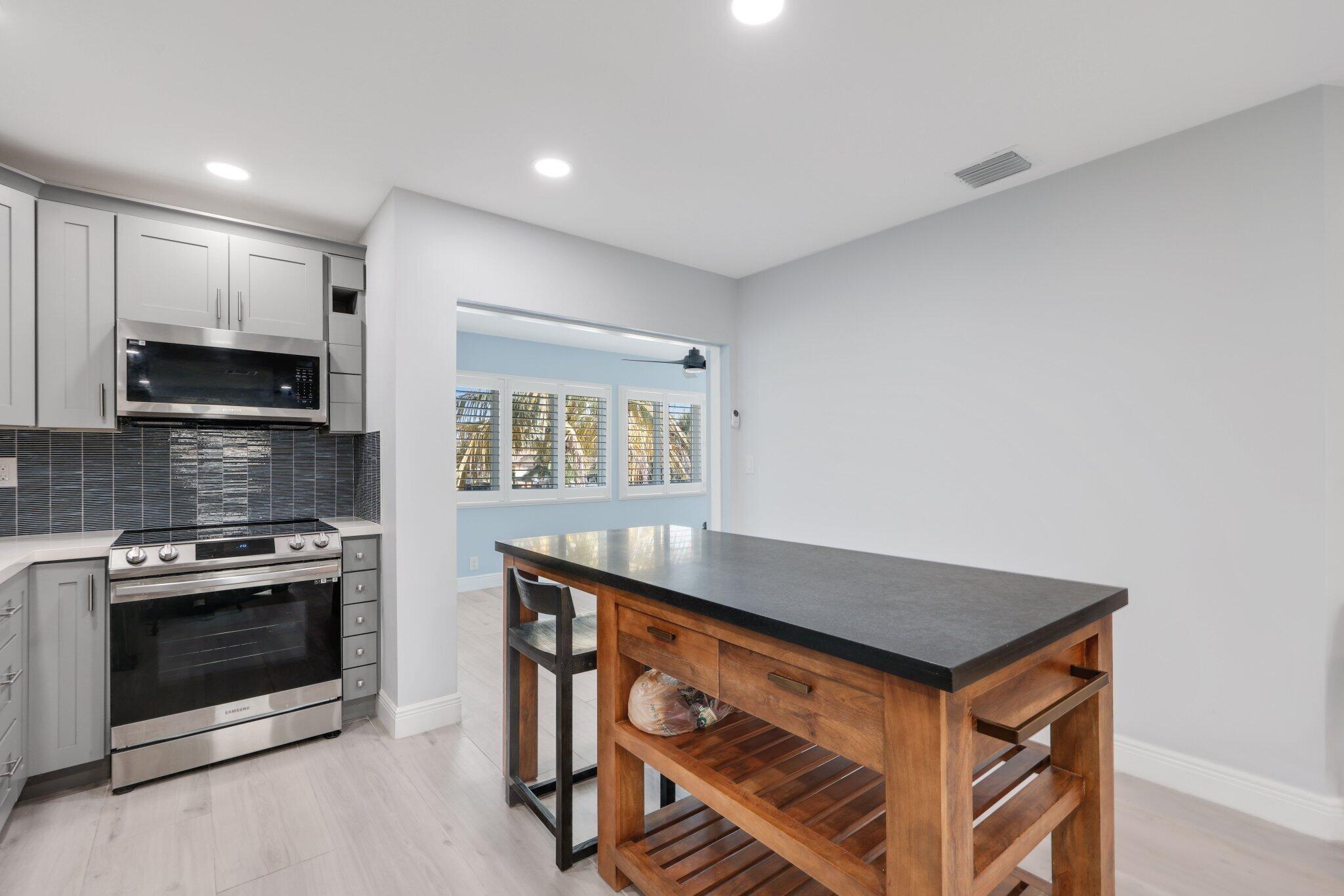 SANTA BARBARA SHORES REPLAT - Residential Income