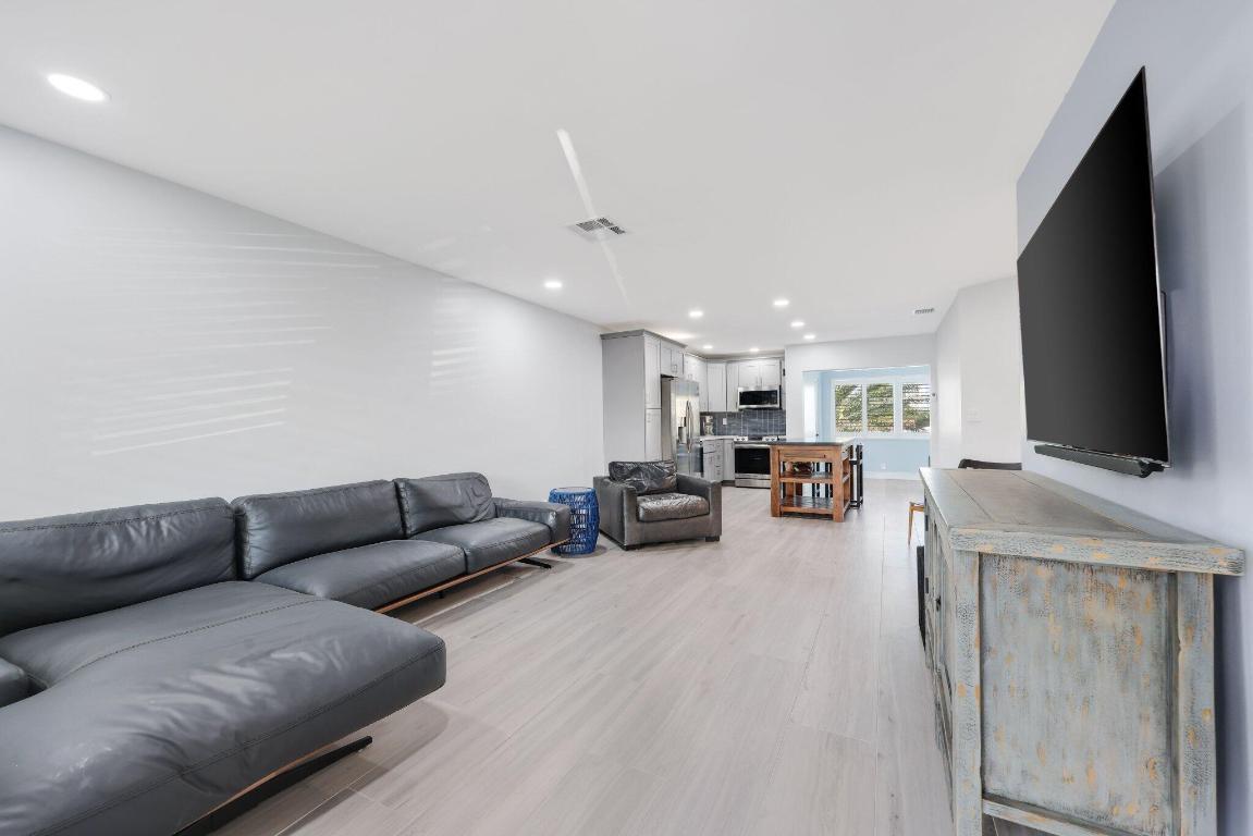 SANTA BARBARA SHORES REPLAT - Residential Income