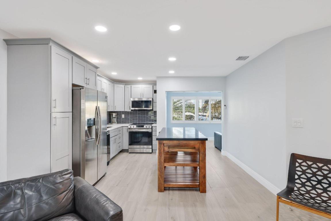 SANTA BARBARA SHORES REPLAT - Residential Income