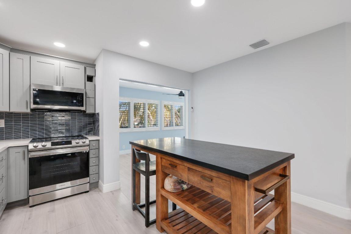 SANTA BARBARA SHORES REPLAT - Residential Income