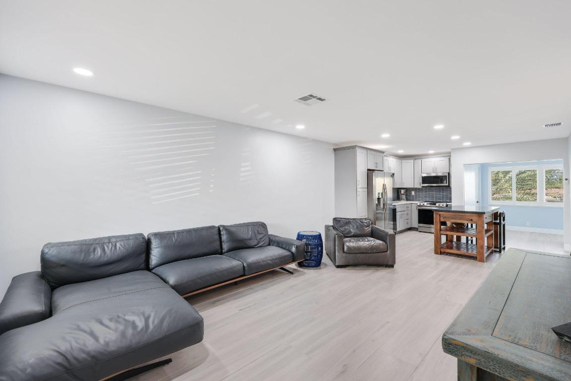 SANTA BARBARA SHORES REPLAT - Residential Income