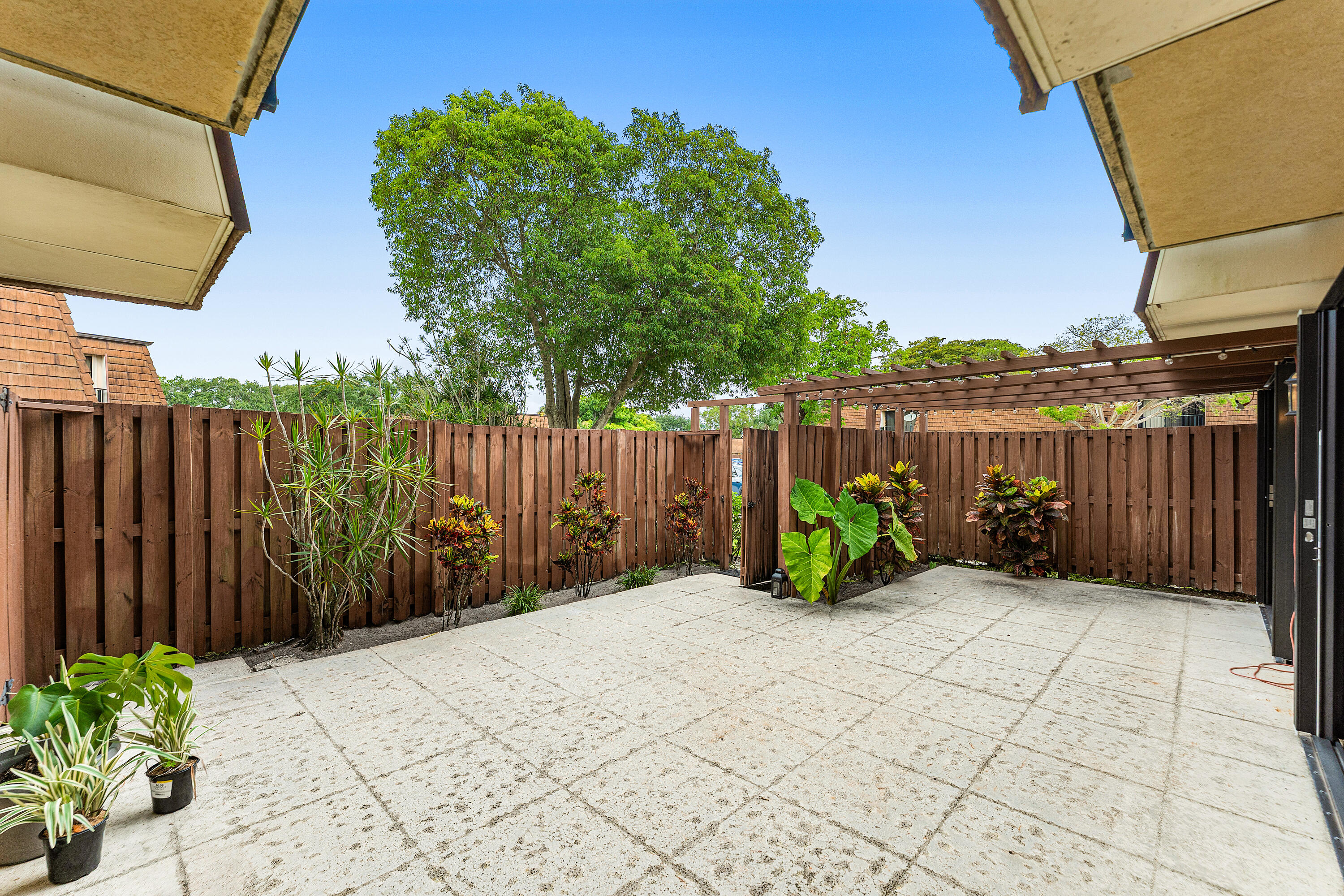 SHERWOOD LAKES - Residential