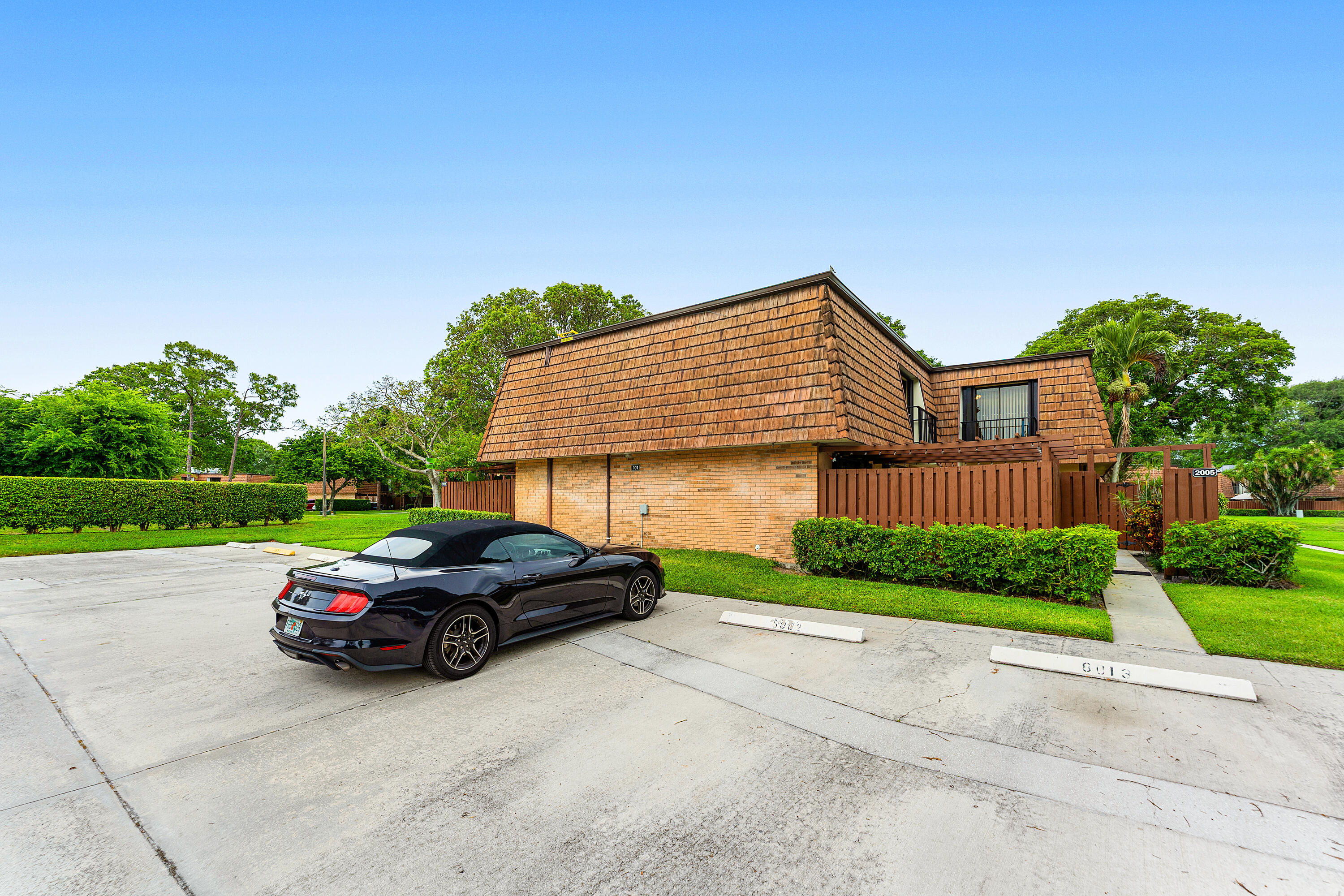 SHERWOOD LAKES - Residential