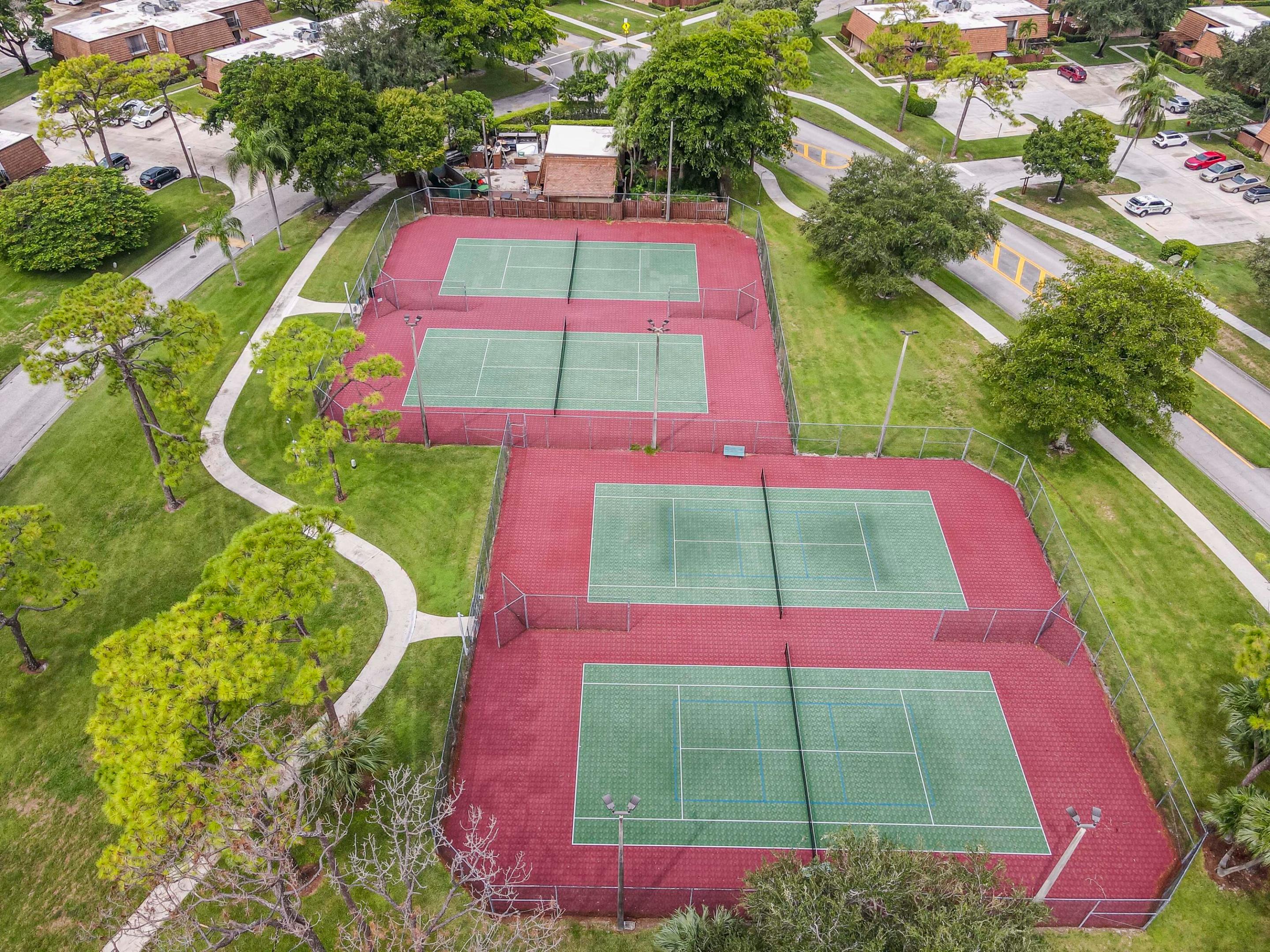 SHERWOOD LAKES - Residential