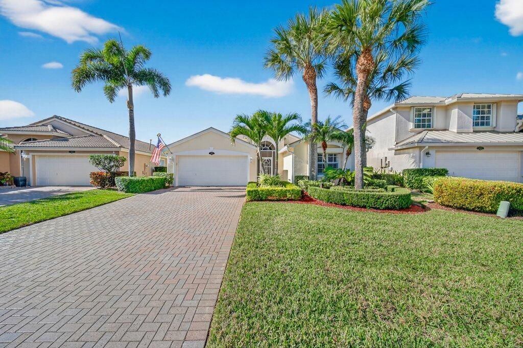 Photo of 871 SE Westminster Place, Stuart, FL 34997 (MLS # R11162213)