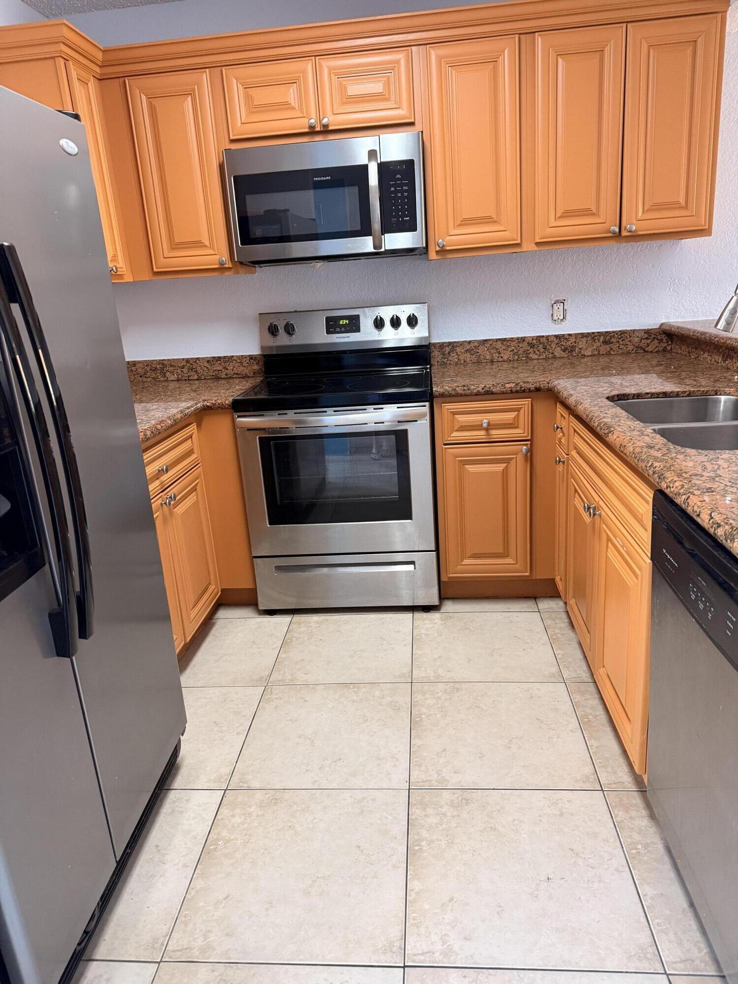PALM BEACH PLACE CONDO - Residential Lease