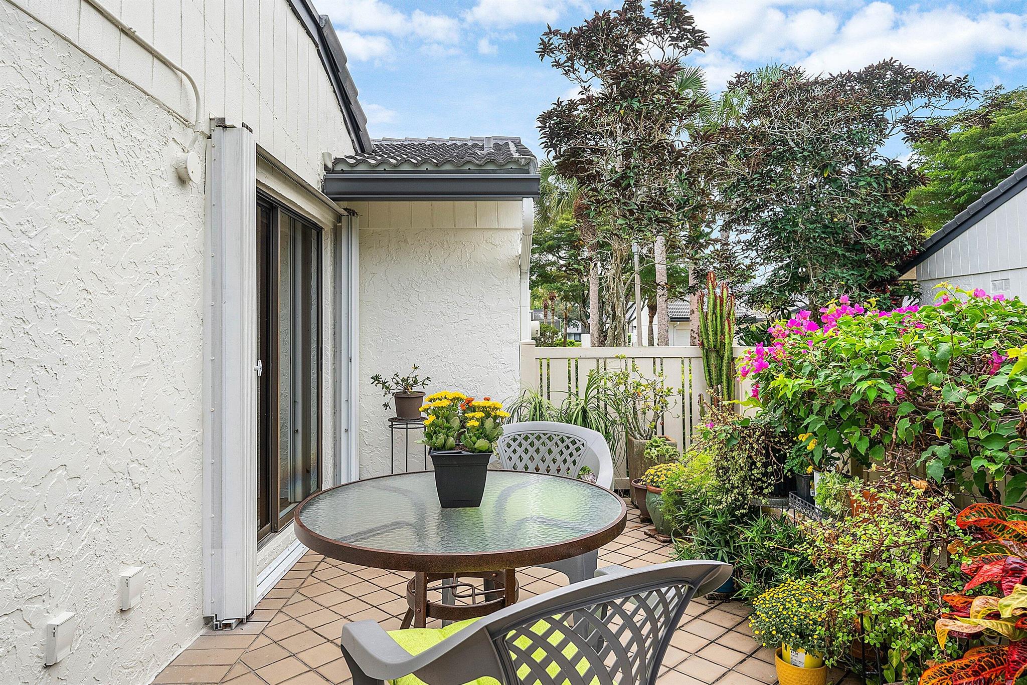 VILLAS OF BRENTWOOD at Hu - Residential