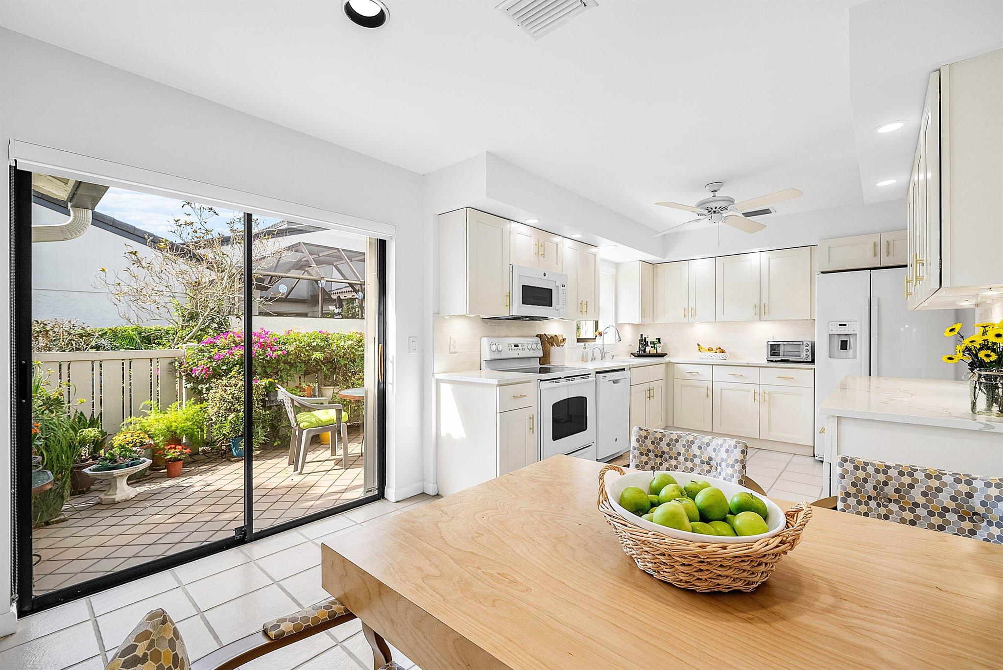 VILLAS OF BRENTWOOD at Hu - Residential