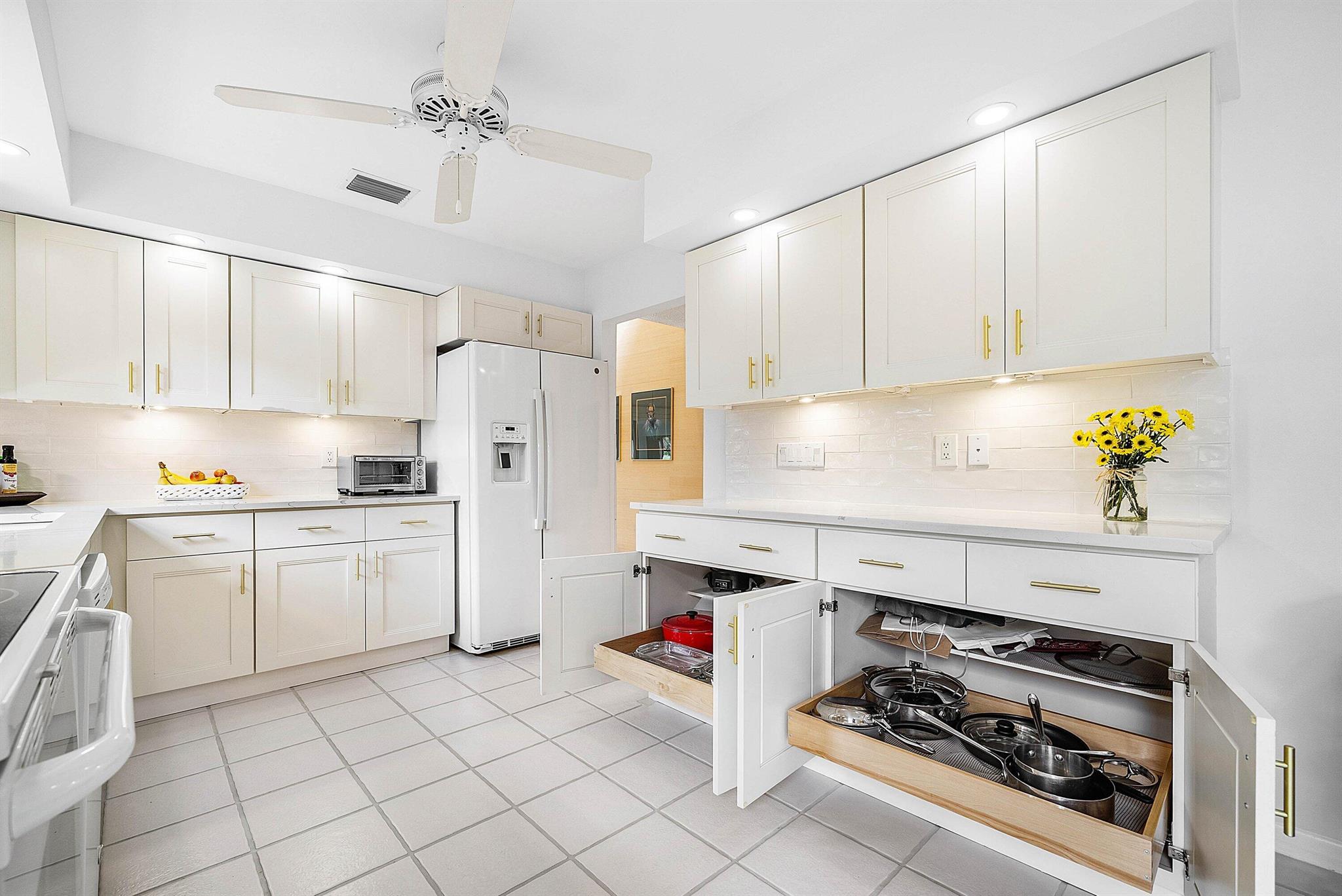 VILLAS OF BRENTWOOD at Hu - Residential