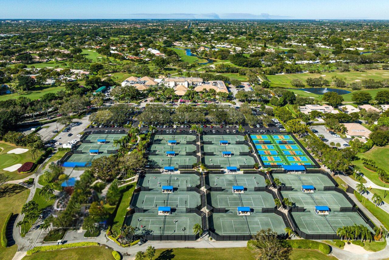 VILLAS OF BRENTWOOD at Hu - Residential