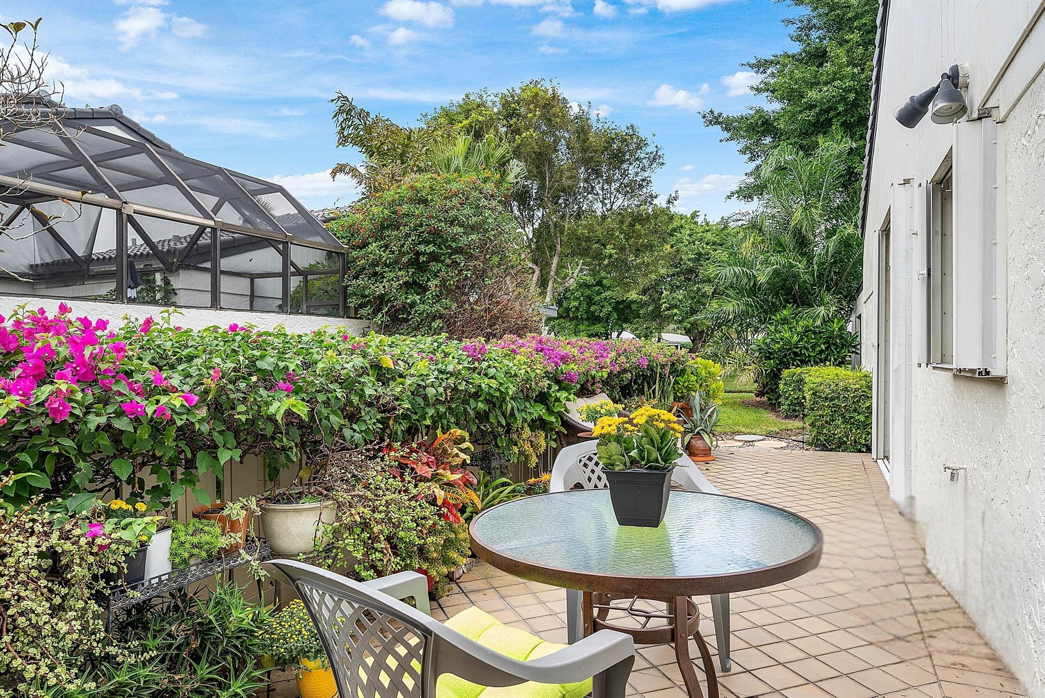 VILLAS OF BRENTWOOD at Hu - Residential