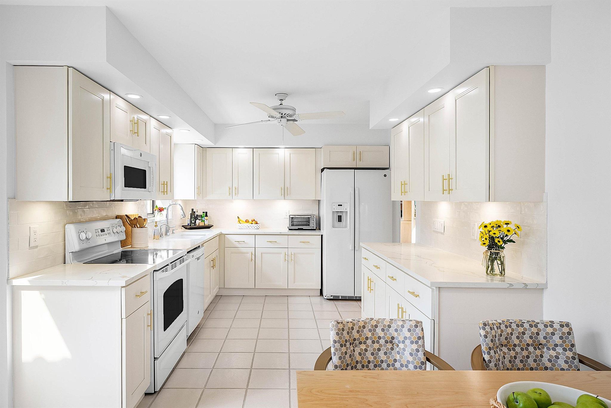 VILLAS OF BRENTWOOD at Hu - Residential