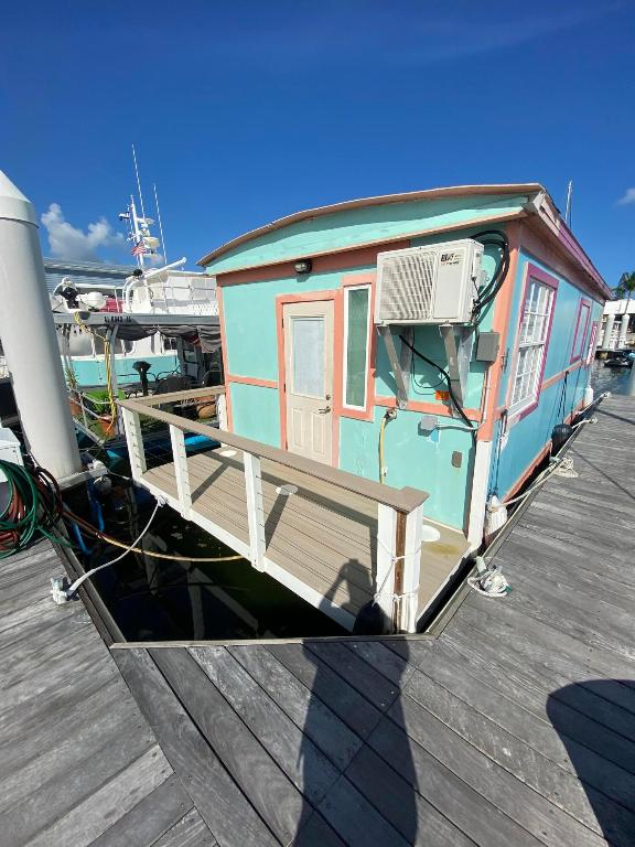 1801 N Roosevelt Boulevard