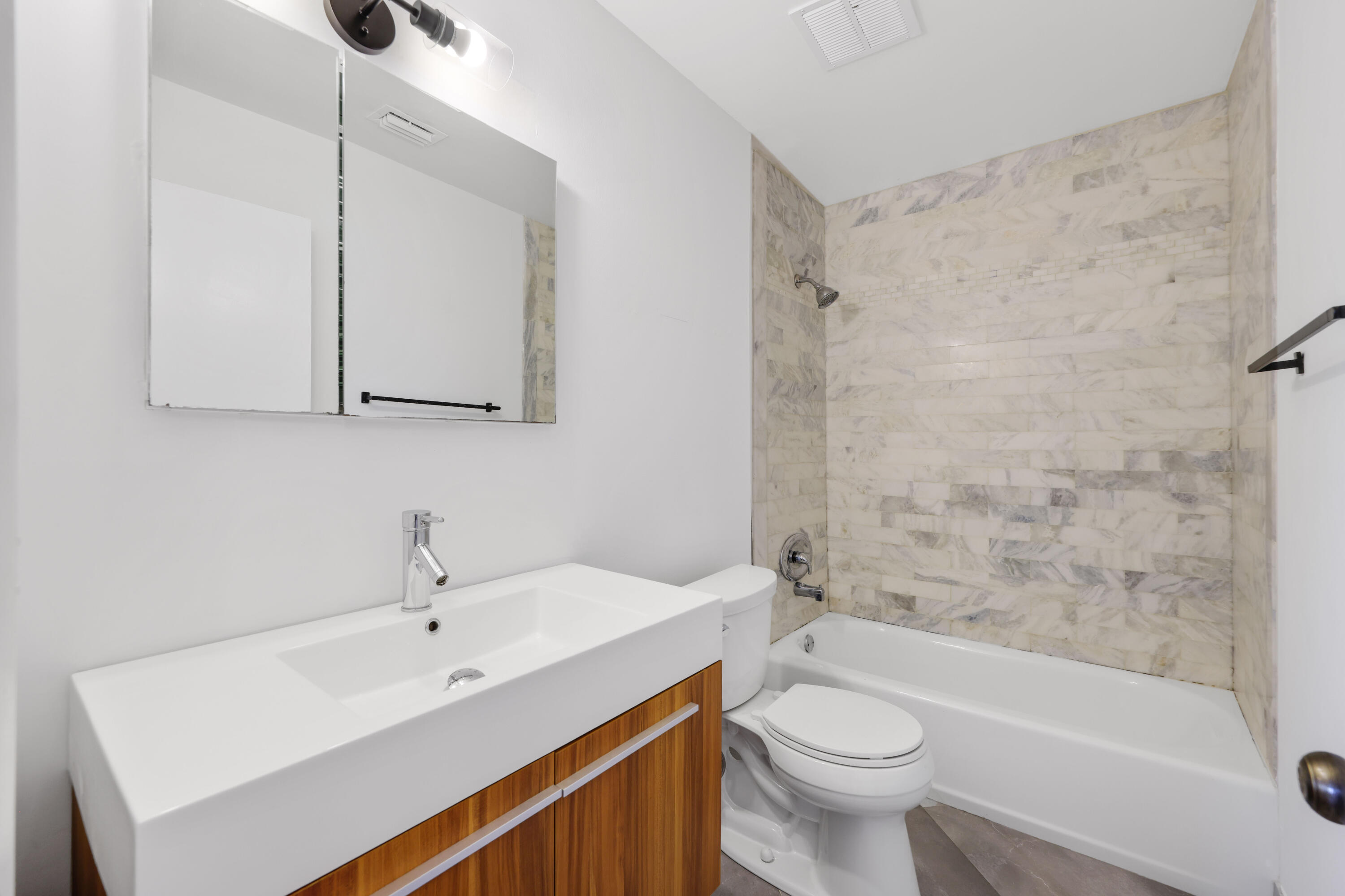 BOCA ISLE CONDO - Residential