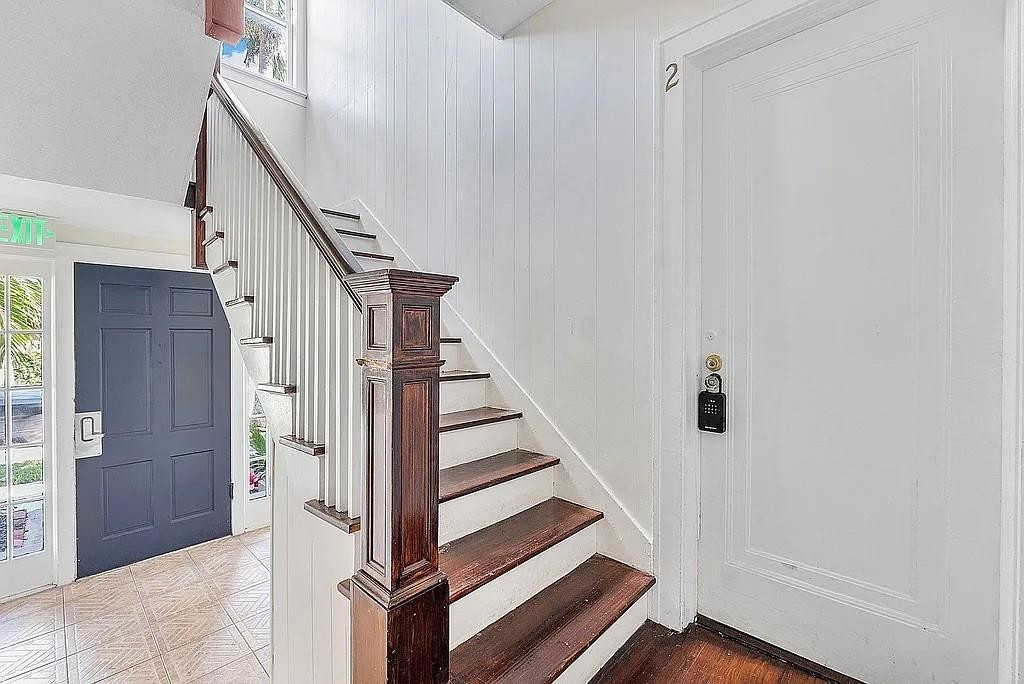 Hollywood 1-21 B - Residential Lease