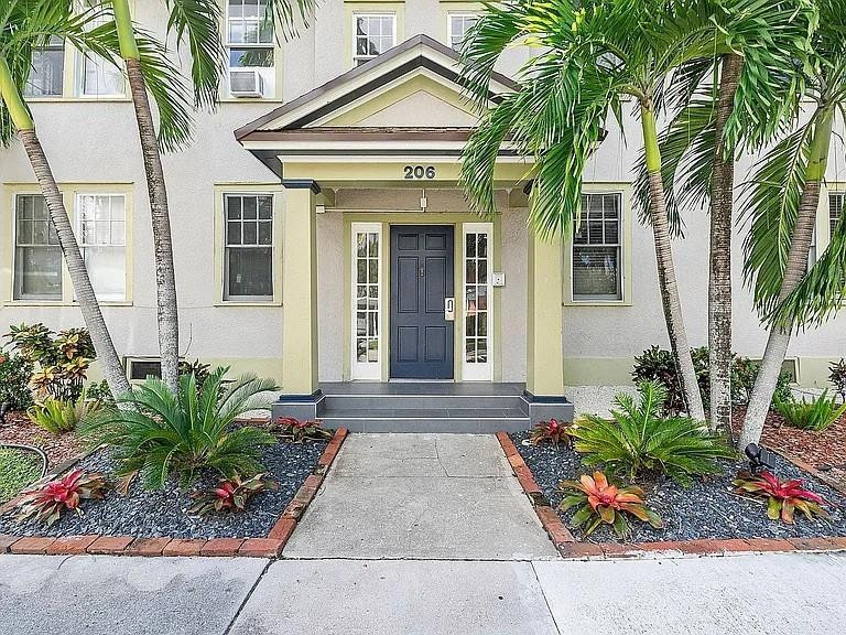 Hollywood 1-21 B - Residential Lease