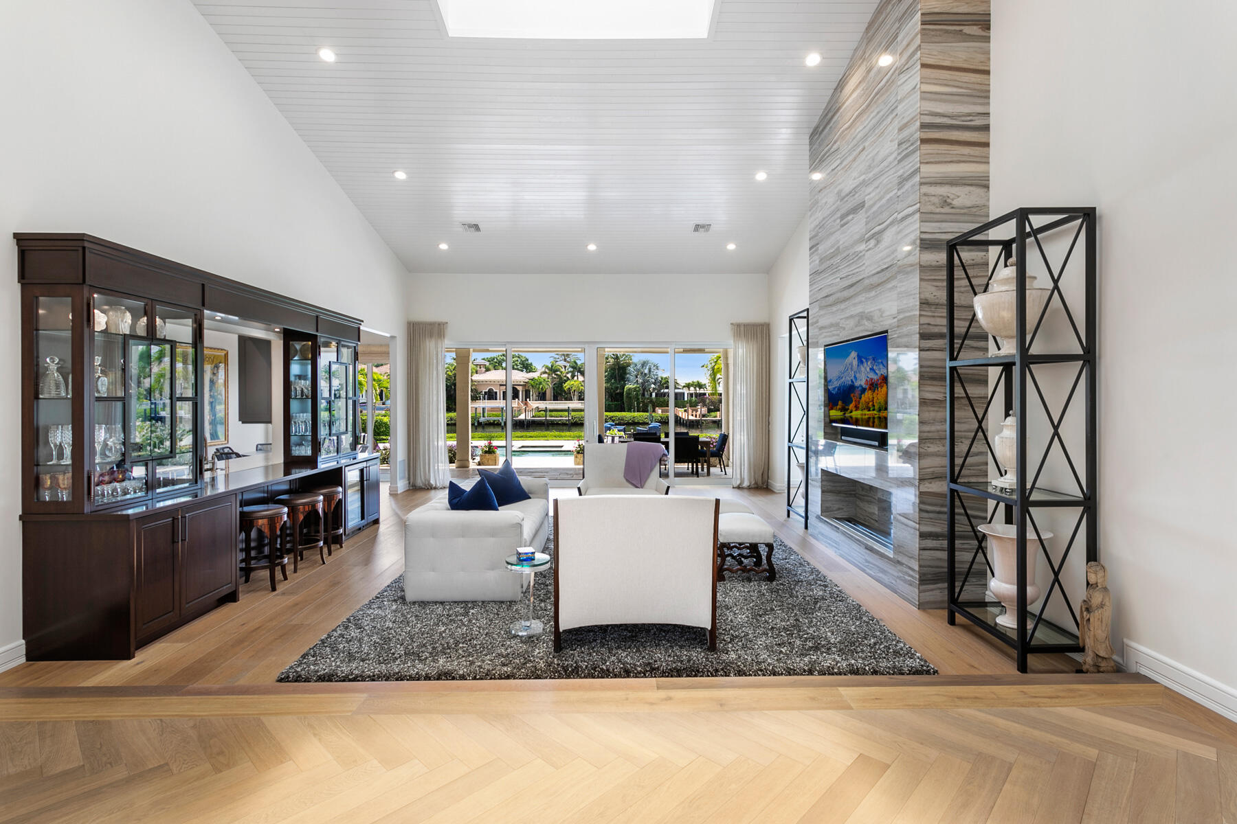 ADMIRALS COVE - Residential