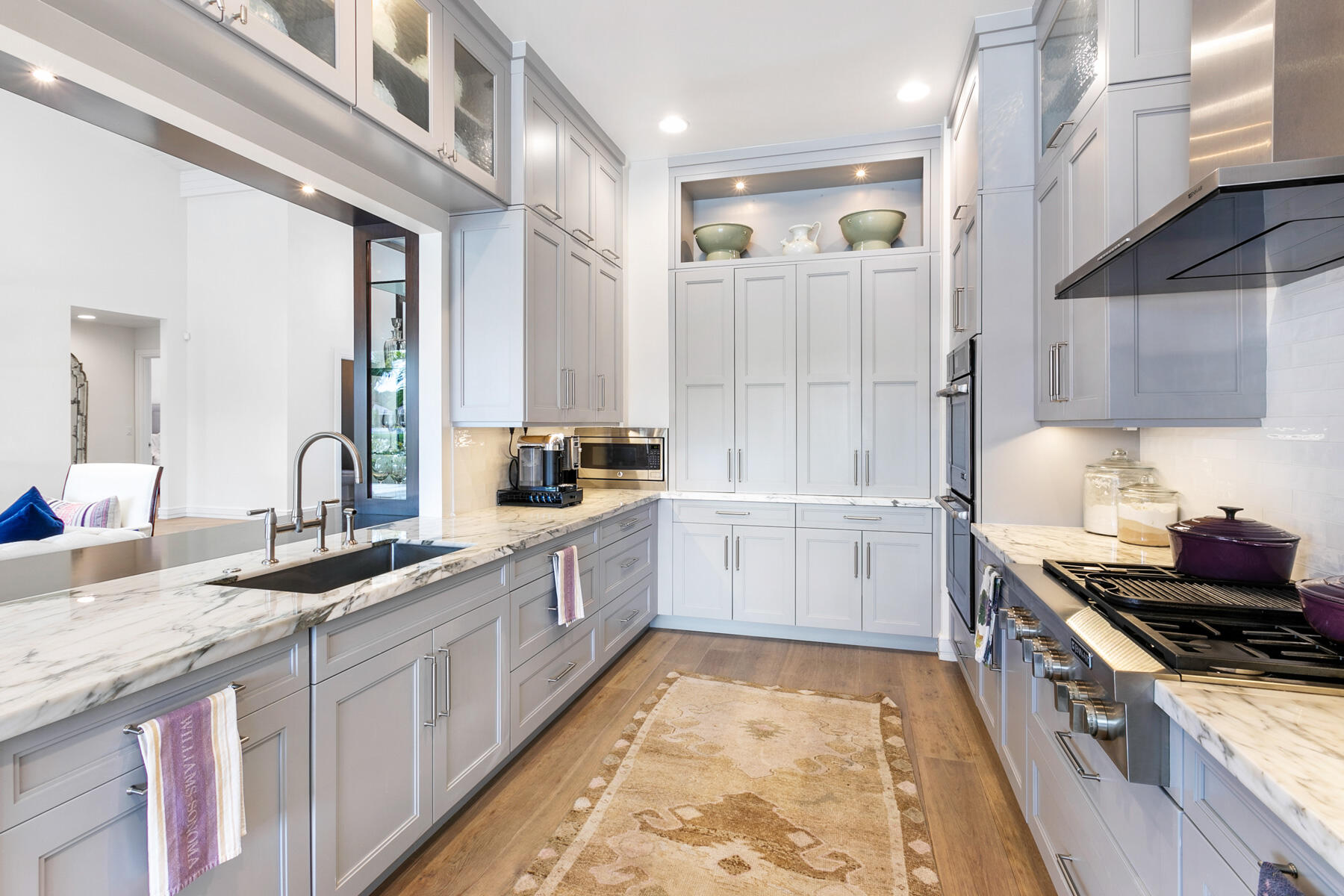 ADMIRALS COVE - Residential