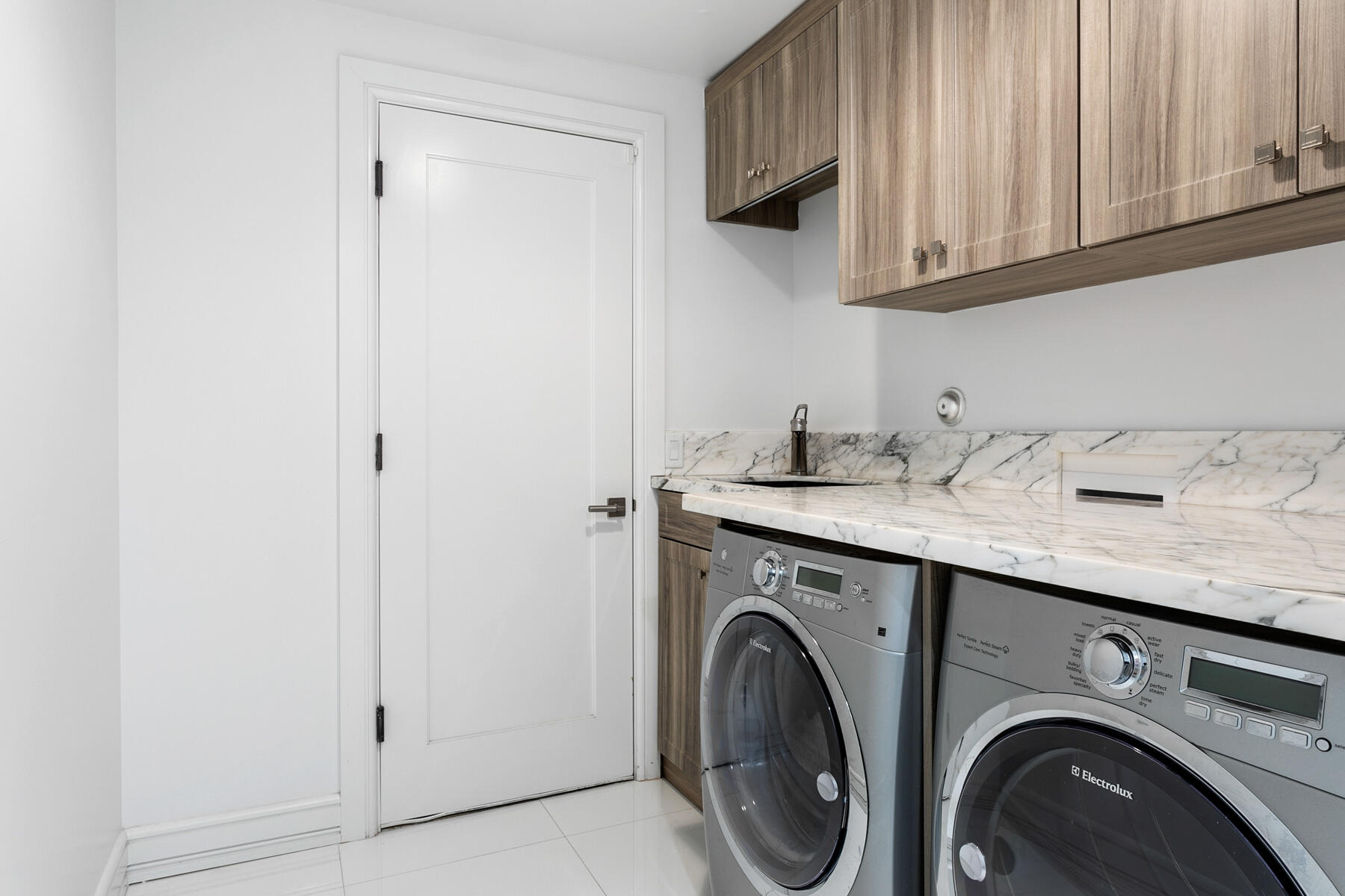 ADMIRALS COVE - Residential