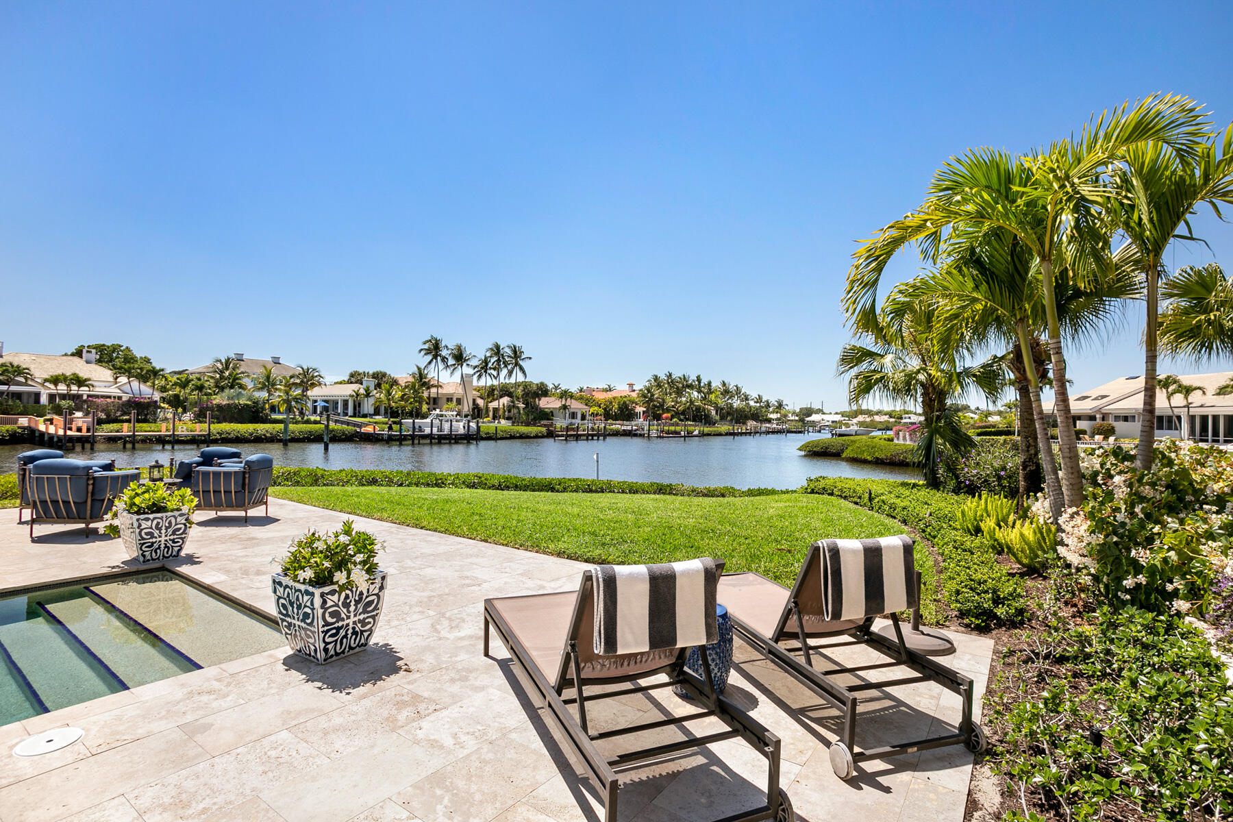ADMIRALS COVE - Residential