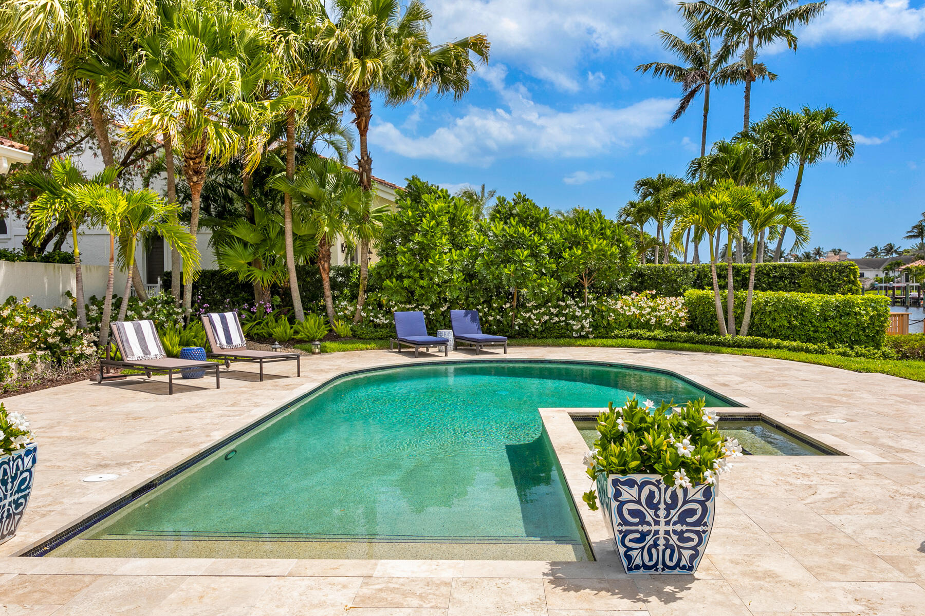 ADMIRALS COVE - Residential