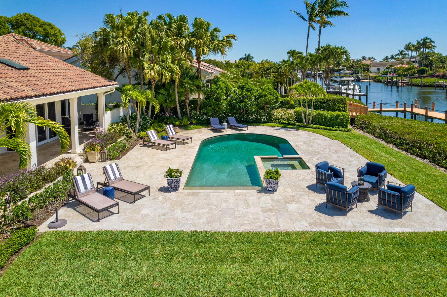 ADMIRALS COVE - Residential