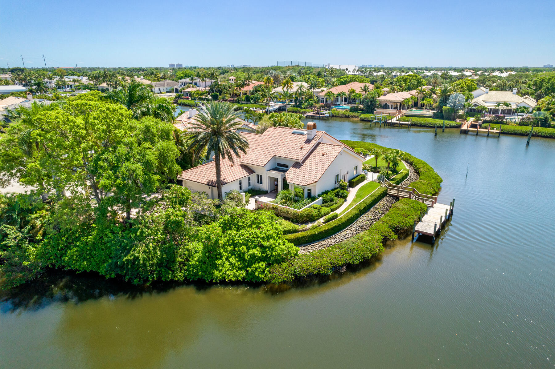 ADMIRALS COVE - Residential