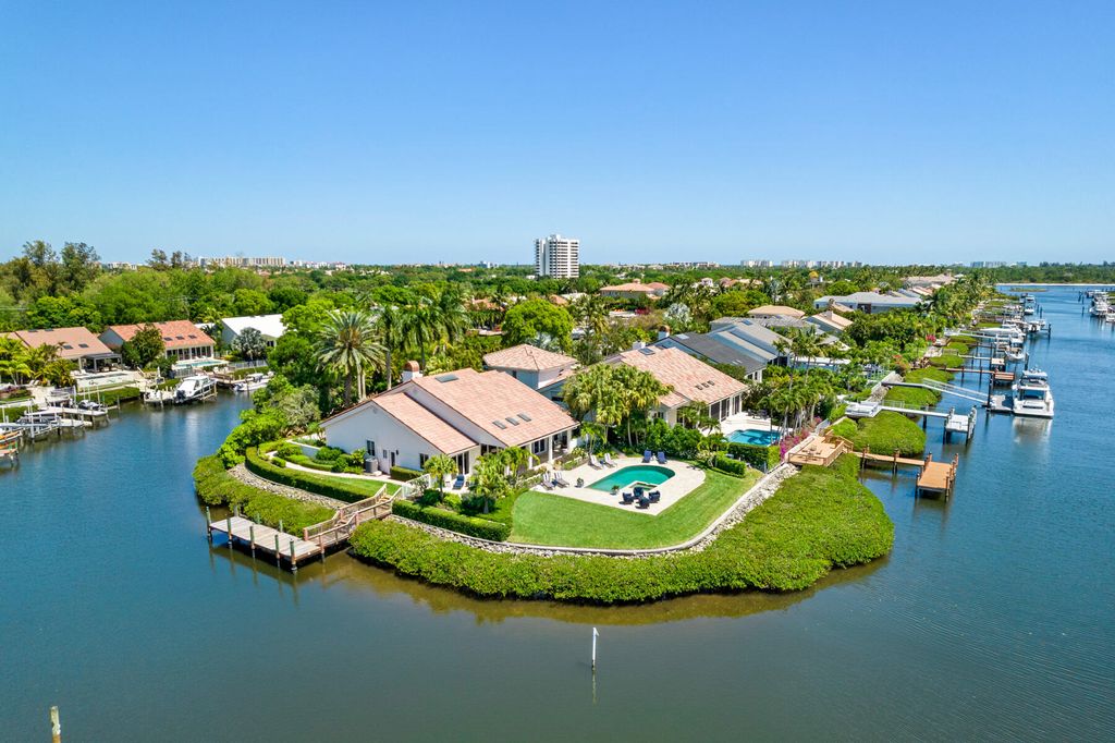 Photo of 185 Island Drive, Jupiter, FL 33477 (MLS # R10790537)