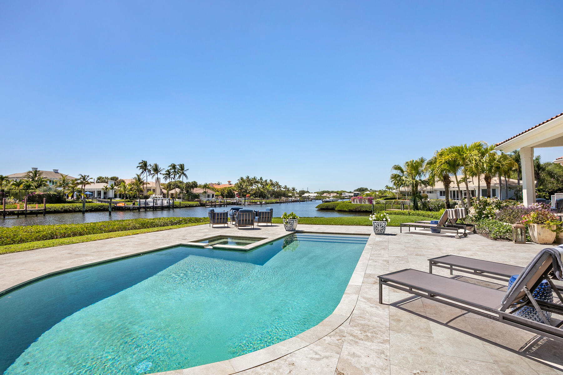 ADMIRALS COVE - Residential