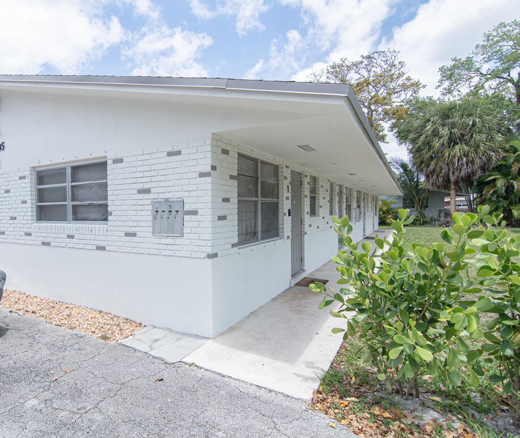 Photo of 1605 SW 11th Court #1-16, Fort Lauderdale, FL 33312 (MLS # B26032113)
