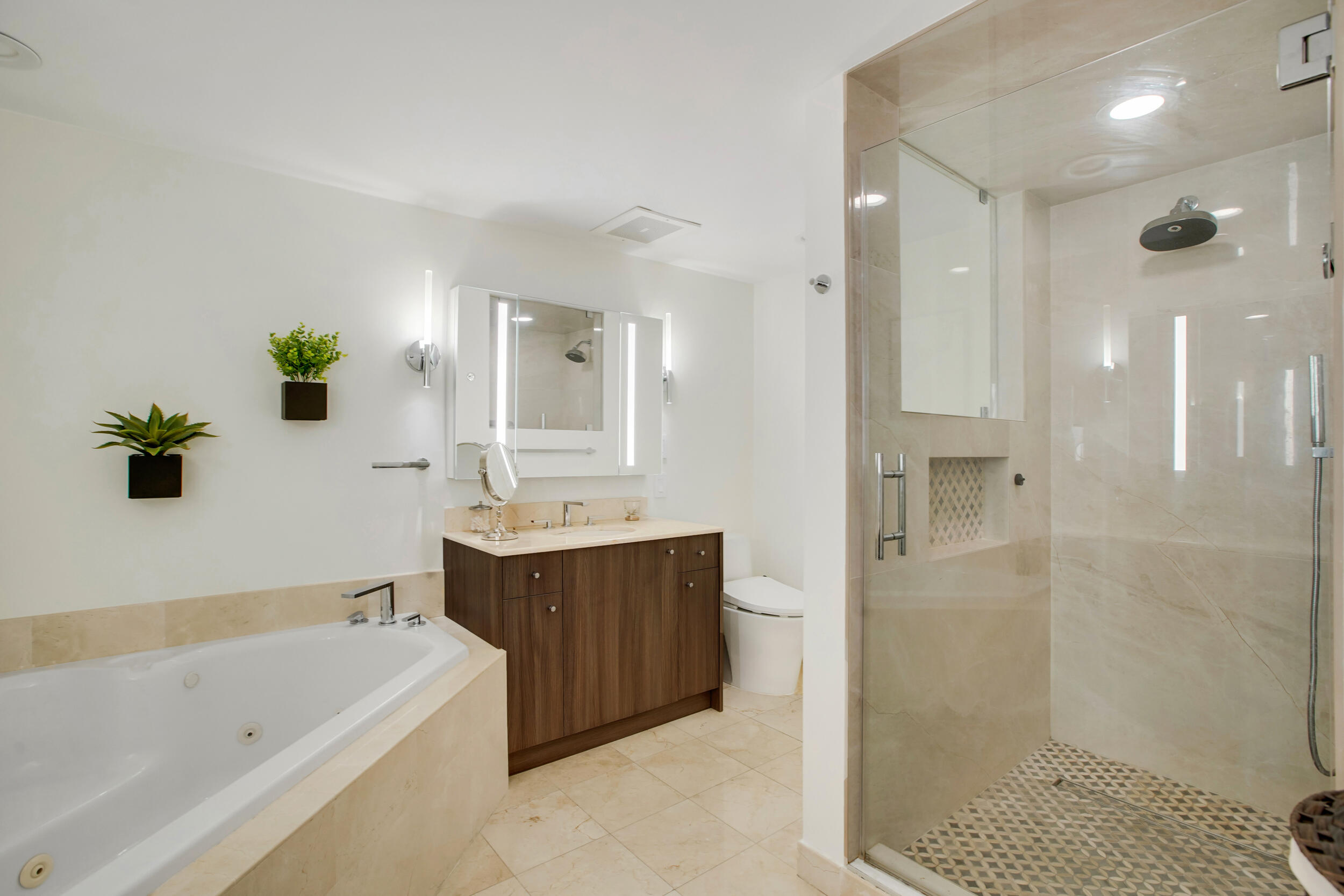 VILLAGGIO DI LAS OLAS CONDO - Residential