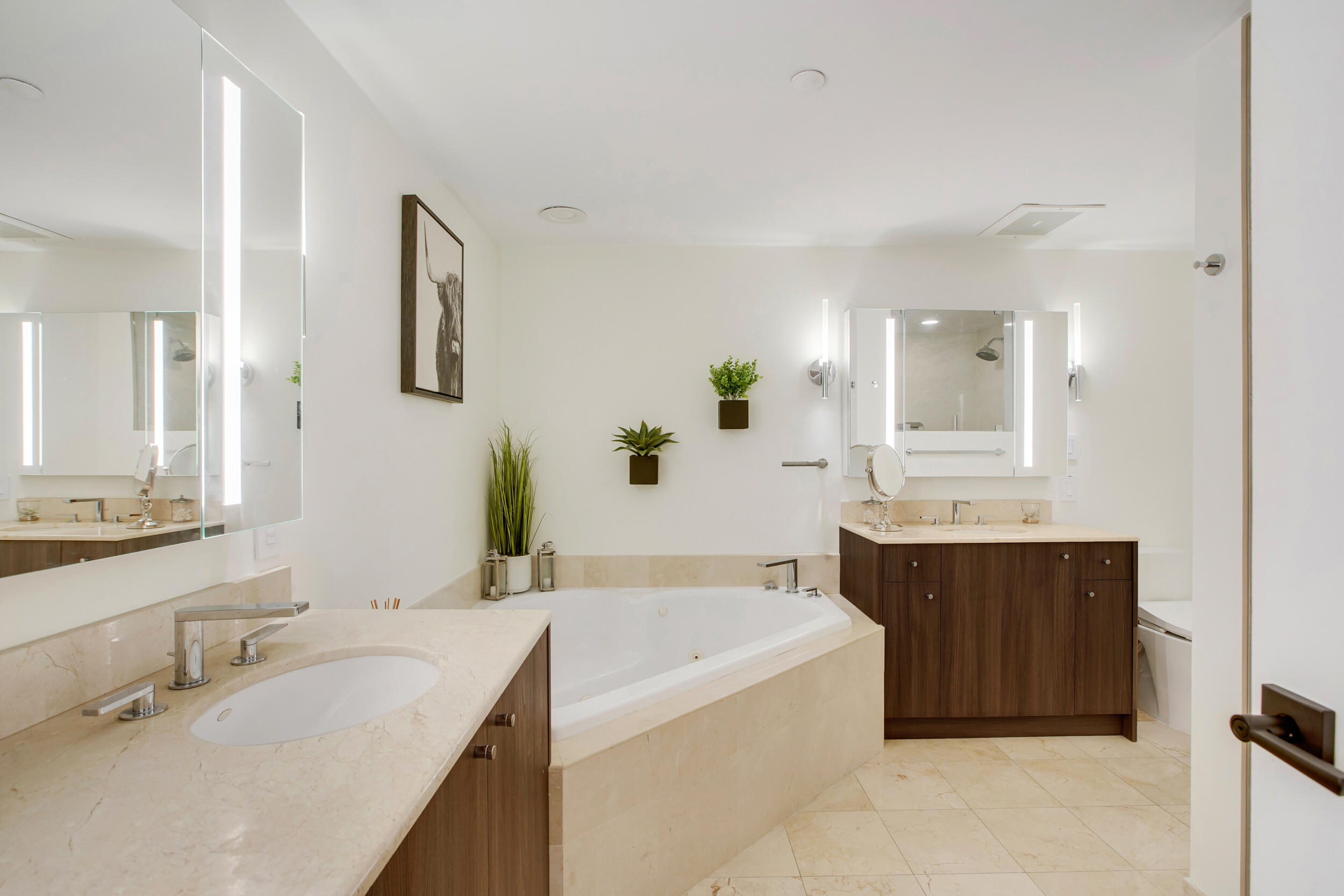 VILLAGGIO DI LAS OLAS CONDO - Residential